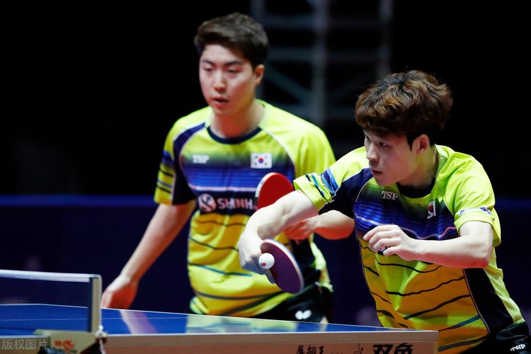 后腰出球 后腰出球